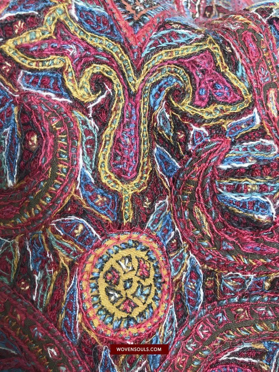 1525 Superb Antique Embroidered Wool Shawl