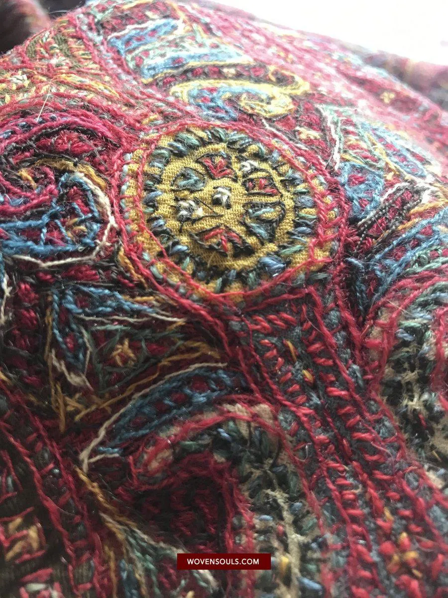 1525 Superb Antique Embroidered Wool Shawl