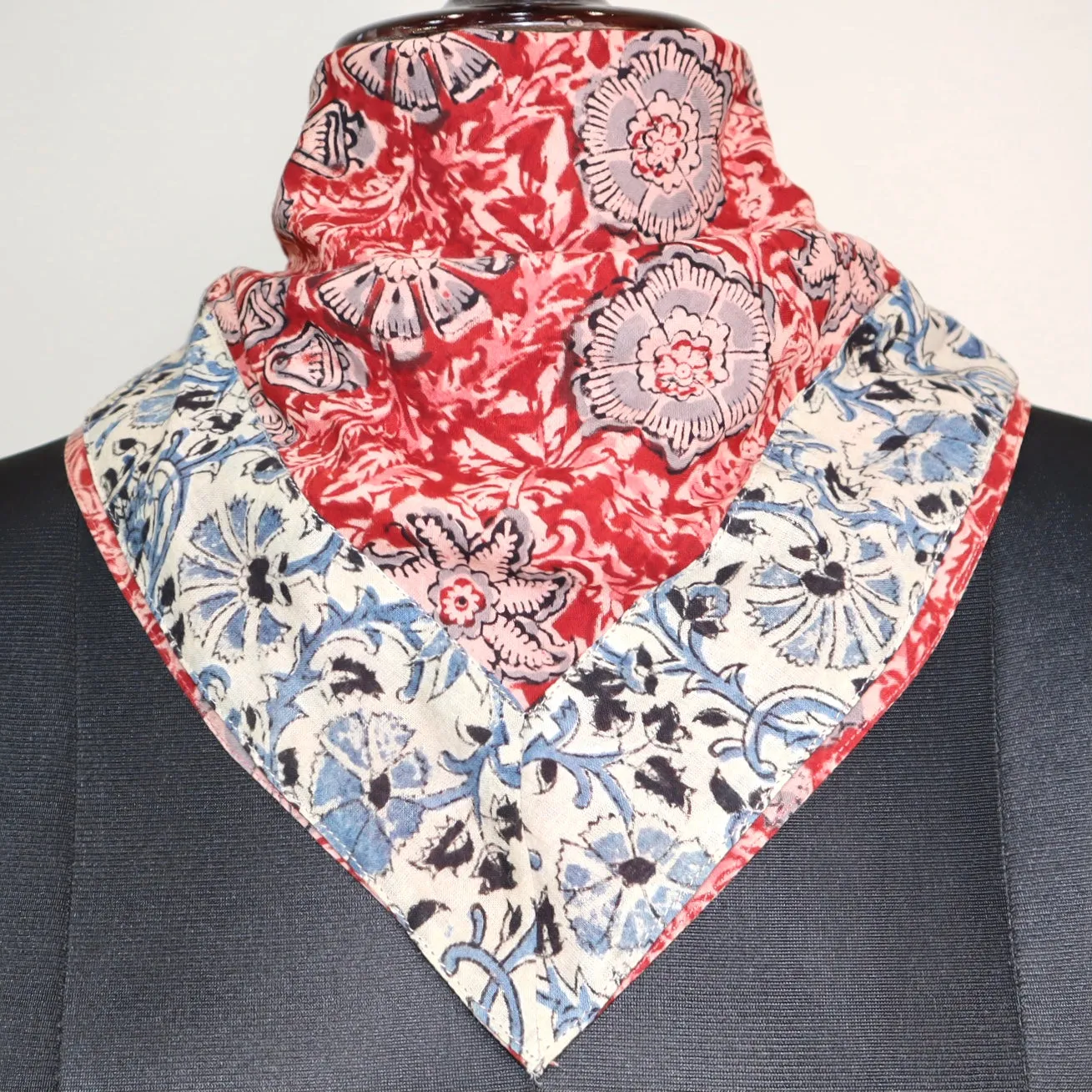 Red Petals - Appliqué Border Bandana (KK1487-22)